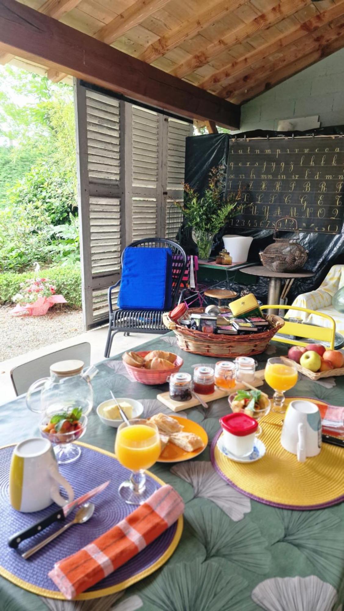 Bed and Breakfast A l'Ecole Buissonnière à Lacrouzette Extérieur photo